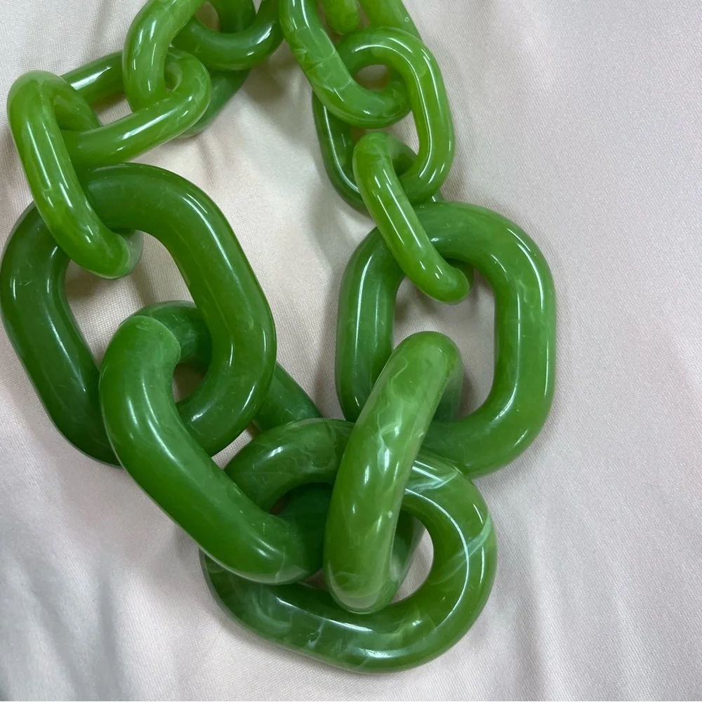 NWT ⚜️💚⚜️ Piper K Stunning Green Resin Chunky  Statement Necklace - Picture 4 of 16